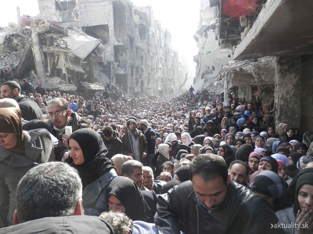 humanitarian crisis inside Palestinian refugee camp Yarmouk south of Damascus - Independant 27-02-14